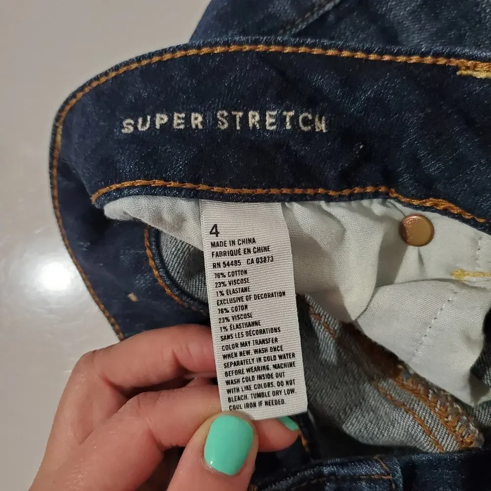American Eagle Super Stretch Raw Frayed Hem Dark Wash Jean Shorts Womens Size 4